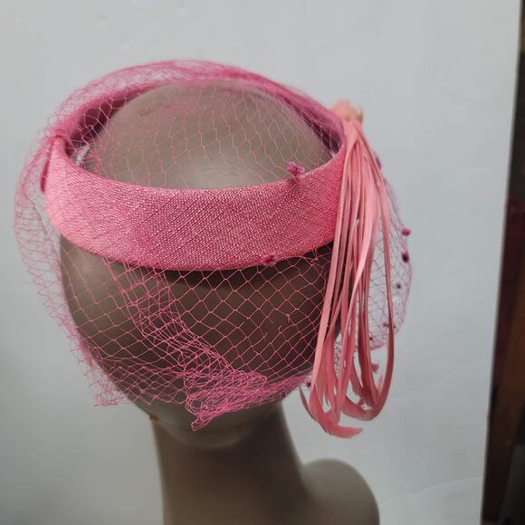 VINTAGE Pink Hat Net Veil Bird feather 7\